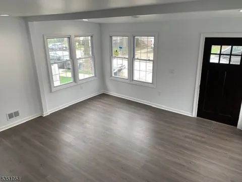 MLS: 3956814