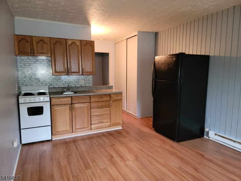 HIGH POINT COUNTRY CLUB - Residential Lease