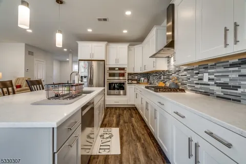 MLS: 3939302