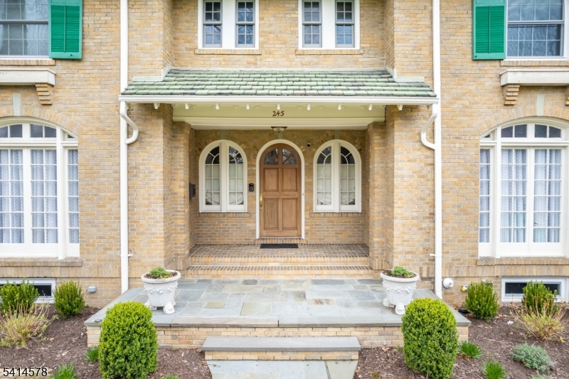 Montrose - Residential