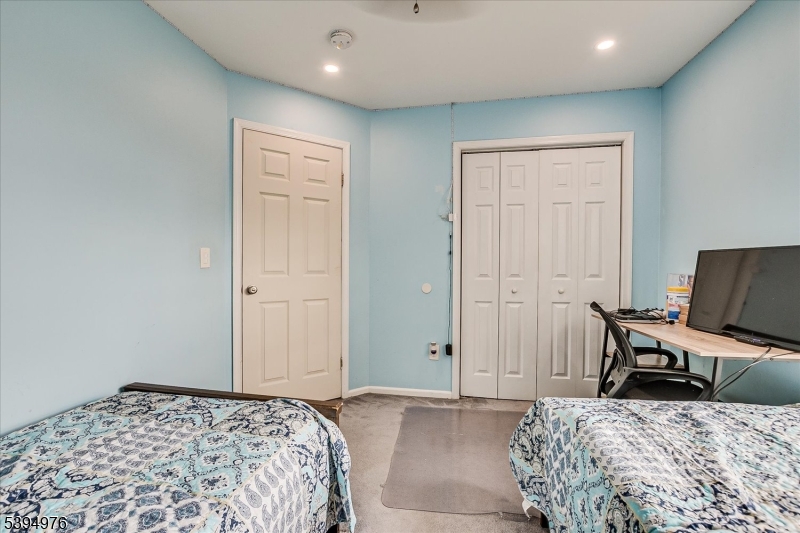 Crestmont Manor - Residential