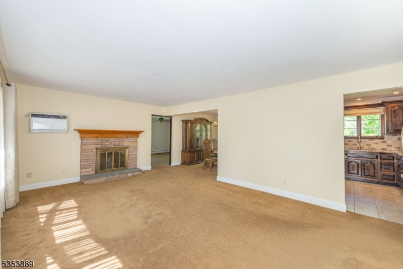42 Hillcrest Dr