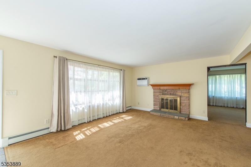 42 Hillcrest Dr