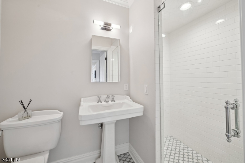 CRESCENT / GLENWOOD - Residential