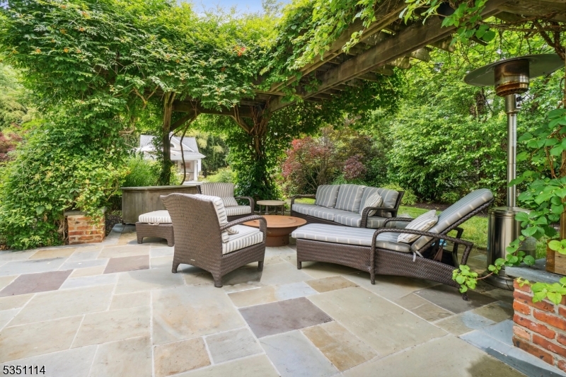 CRESCENT / GLENWOOD - Residential