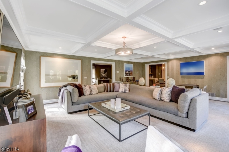 CRESCENT / GLENWOOD - Residential