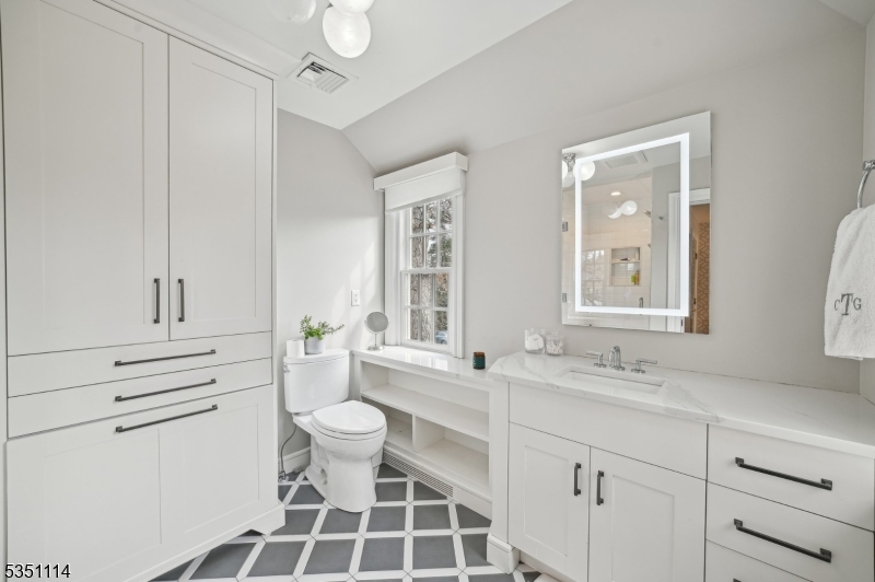 CRESCENT / GLENWOOD - Residential