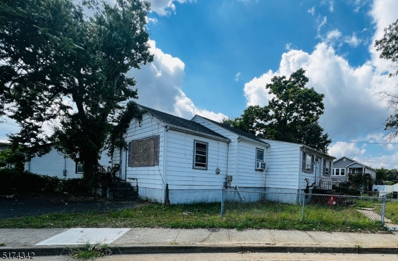 80 Seeley Ave