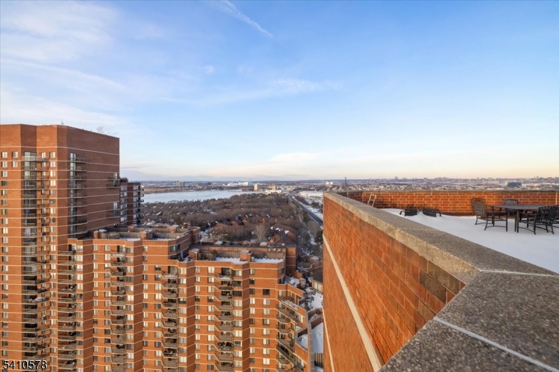 Harmon Cove Towers - Residential