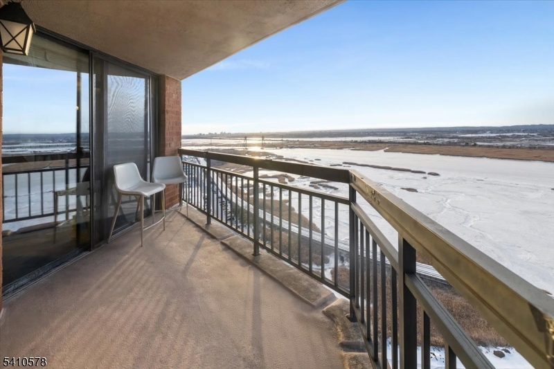 Harmon Cove Towers - Residential