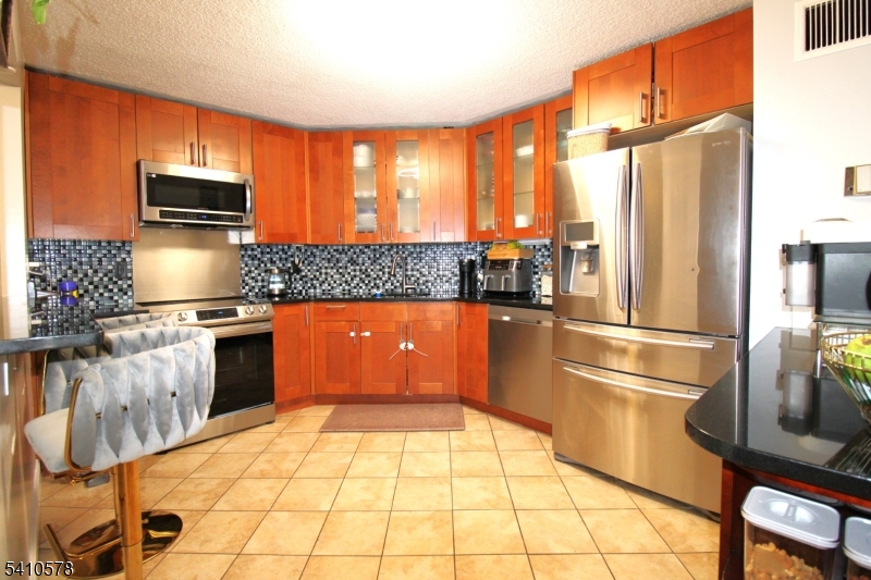 Harmon Cove Towers - Residential