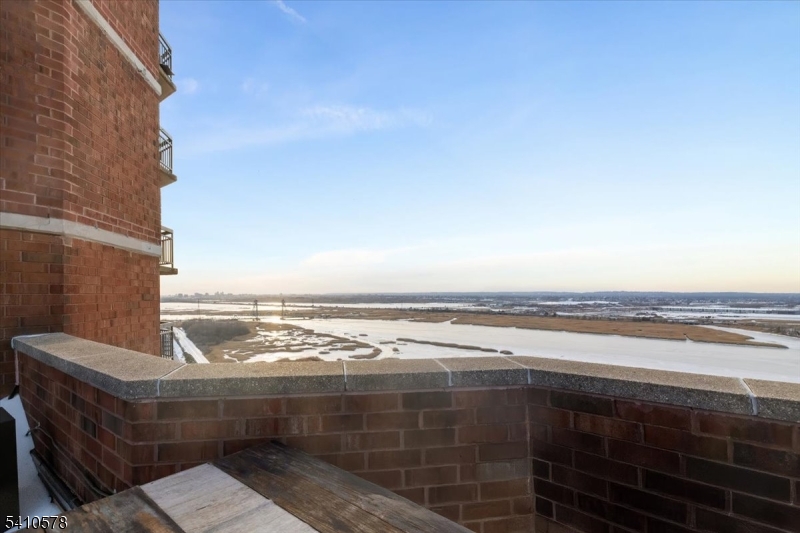 Harmon Cove Towers - Residential