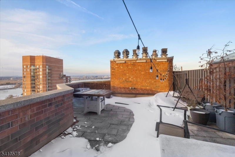 Harmon Cove Towers - Residential