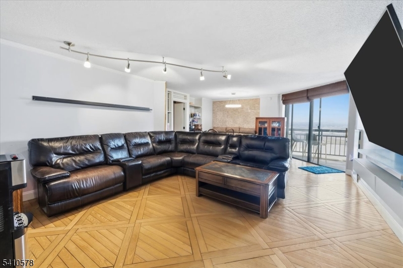 Harmon Cove Towers - Residential