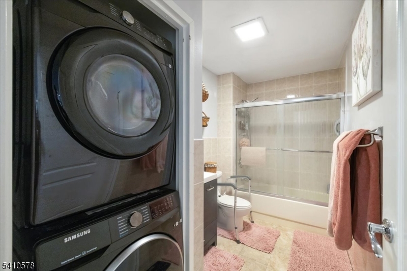 Harmon Cove Towers - Residential