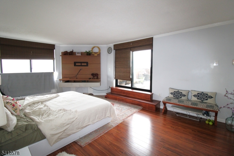 Harmon Cove Towers - Residential