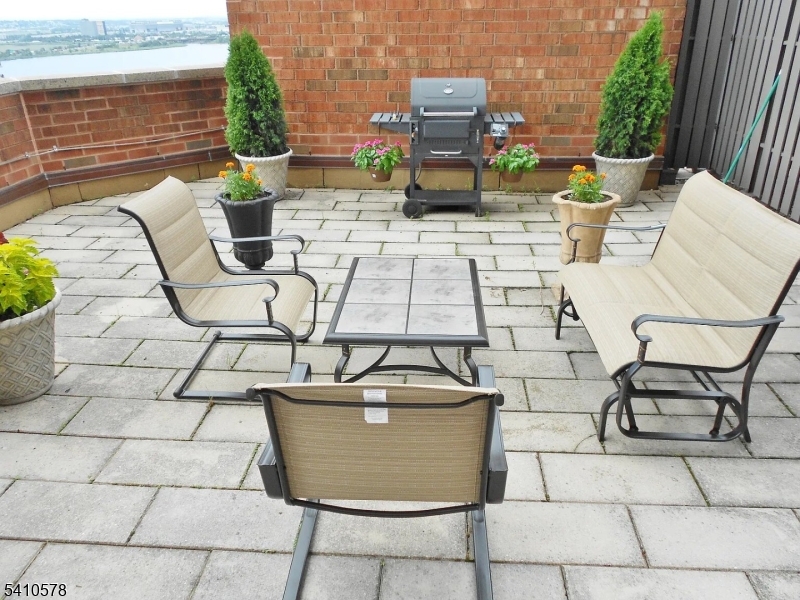 Harmon Cove Towers - Residential