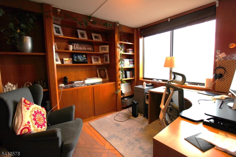 Harmon Cove Towers - Residential