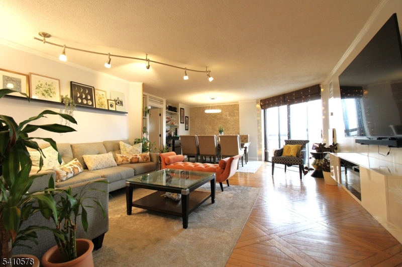 Harmon Cove Towers - Residential