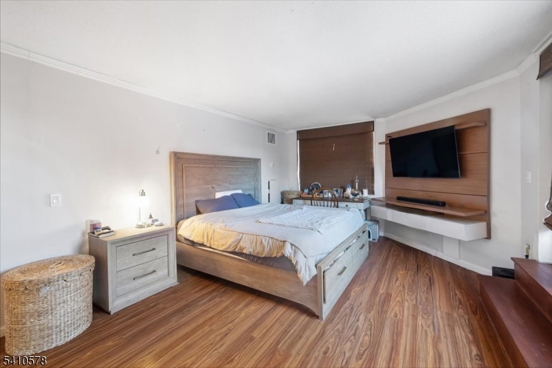 Harmon Cove Towers - Residential