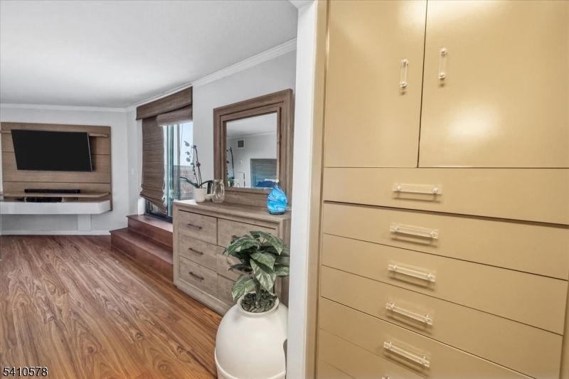 Harmon Cove Towers - Residential