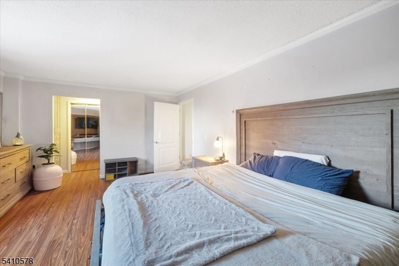 Harmon Cove Towers - Residential