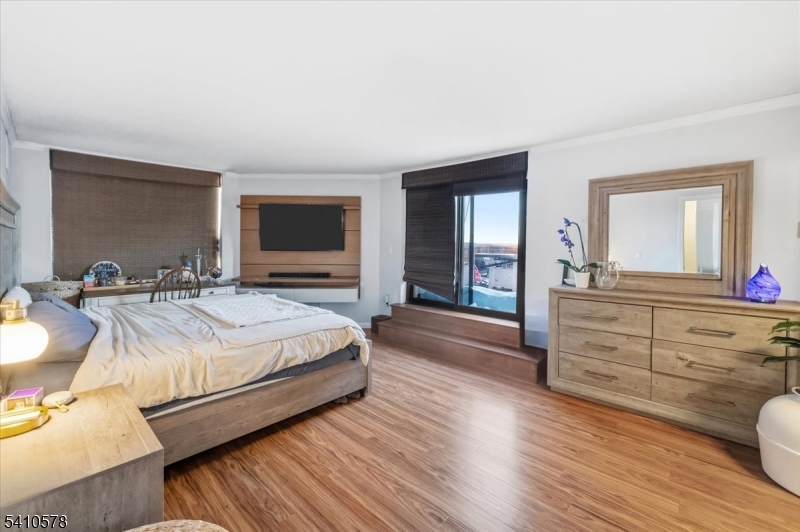 Harmon Cove Towers - Residential