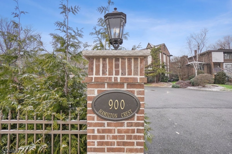 Hamilton Crest - Residential