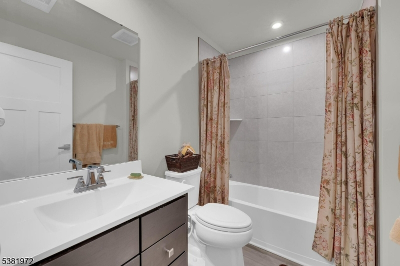 Mountain Ridge - Residential Lease