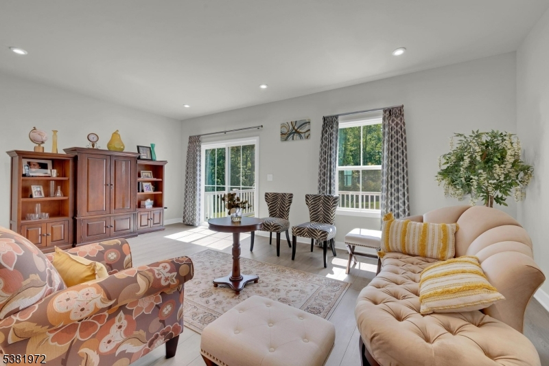 Mountain Ridge - Residential Lease