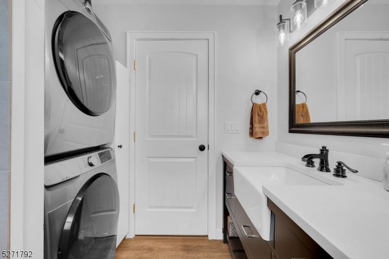 Lake Wanda - Residential