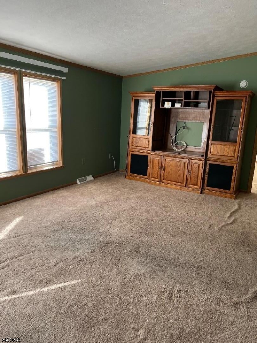 HIGHLANDER HILLS ESTATE - Residential