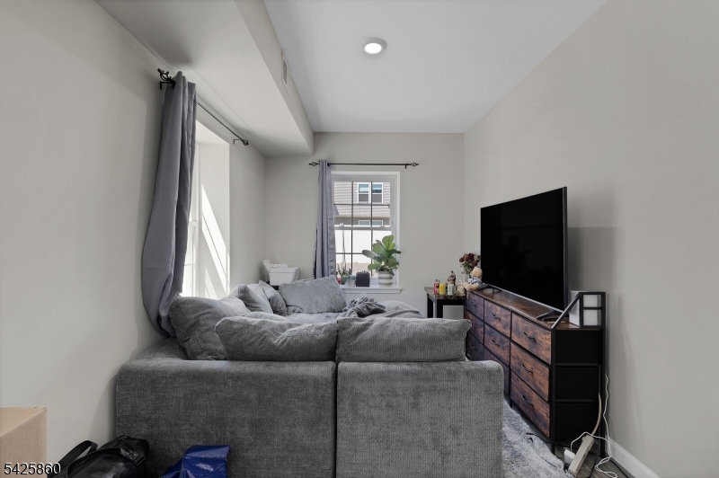 IRONBOUND - Residential Income