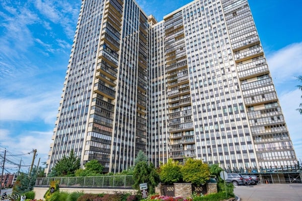 300 WINSTON DR # DR-C2912, CLIFFSIDE PARK, NJ 07010 - Image eb7735c4b3e483c048236bb65b3e7d33/3004852158