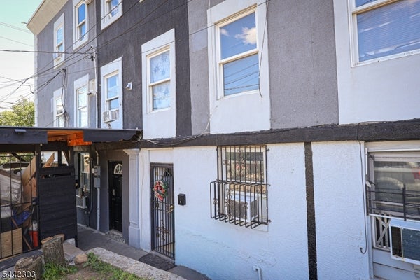 10 ORIENTAL ST, NEWARK, NJ 07104 - Image ebb21b0e59b00fe3a85bd98071c8e5df/1276947255