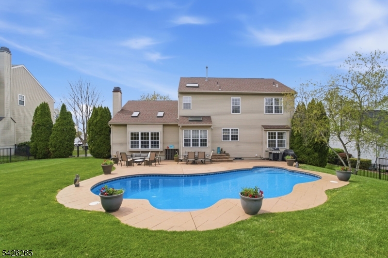 Greenwich Chase - Residential