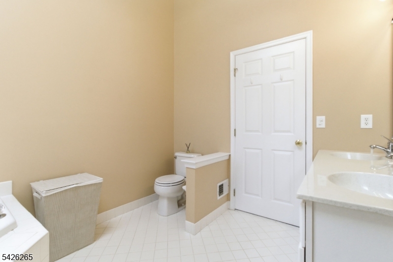 Greenwich Chase - Residential