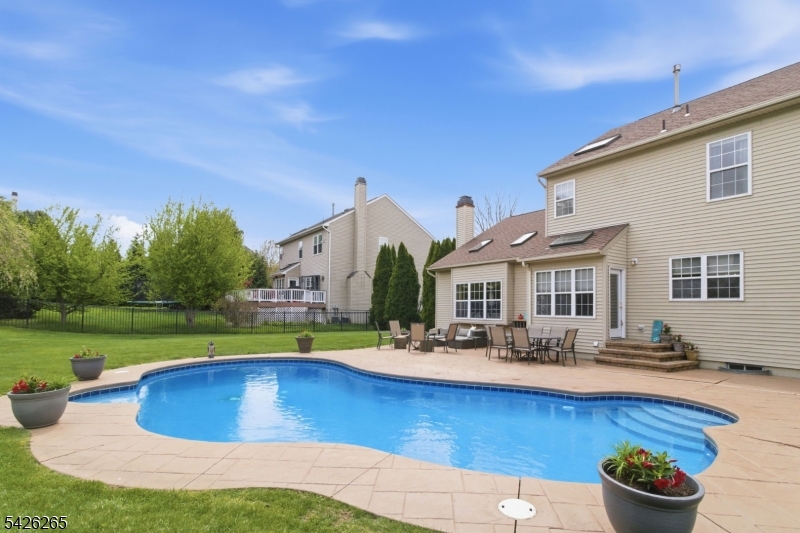 Greenwich Chase - Residential