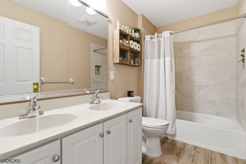 Greenwich Chase - Residential