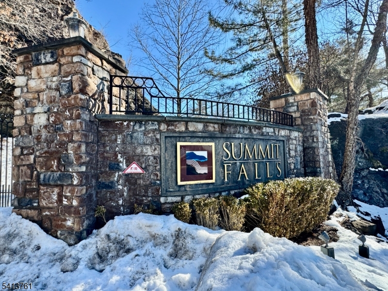 SUMMIT FALLS - Residential