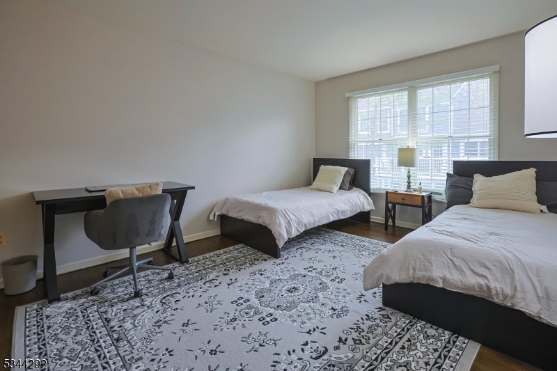 Knollcrest - Residential Lease