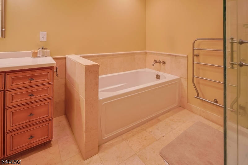 Knollcrest - Residential Lease