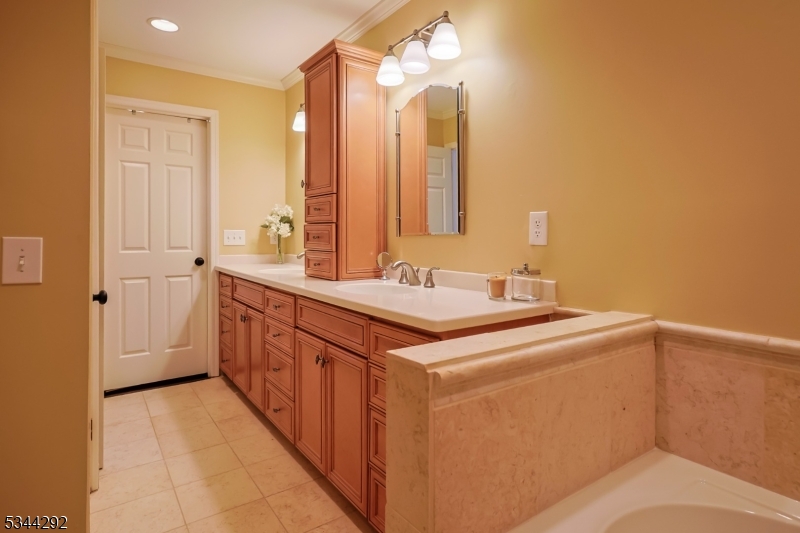 Knollcrest - Residential Lease