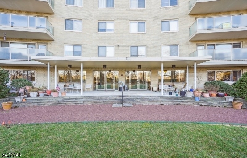 Harrison Park Towers - Residential