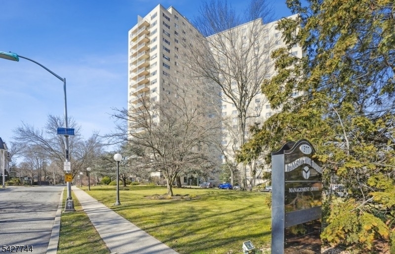 Harrison Park Towers - Residential