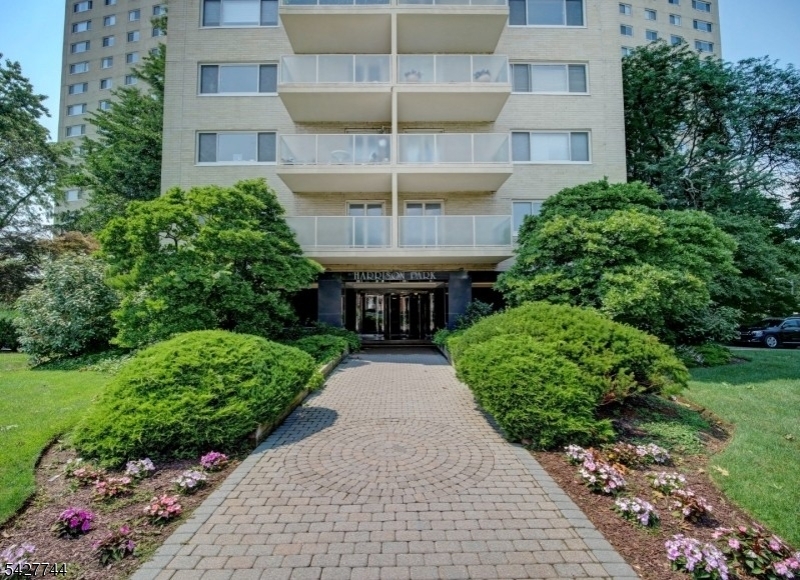 Harrison Park Towers - Residential