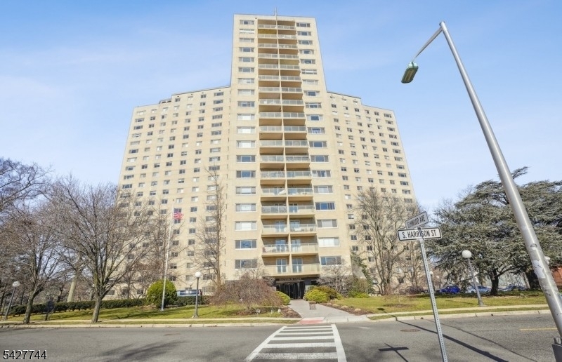 Harrison Park Towers - Residential