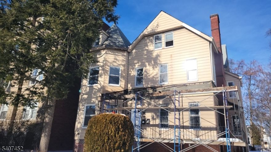 Enjoy the feeling of single family living in this large multi-floor unit on the 2nd and 3rd floors.  Kitchen, living room, bedroom and master bedroom with full bath on 2nd level with an additional 4 bedrooms and bathroom on the 3rd floor.  Laundry hook up in the basement and parking for 3 or more cars in the rear. Hurry, this won't last!