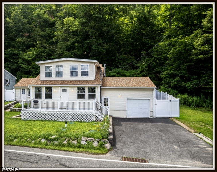 LACKAWANNA LAKEFRONT - Residential