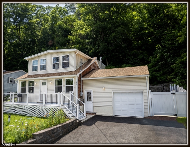 LACKAWANNA LAKEFRONT - Residential